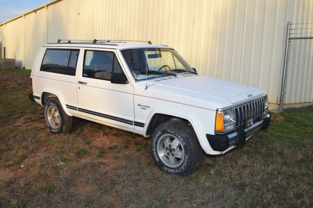 1987 Jeep Cherokee Laredo XJ 2 Door 2wd 2 wheel drive